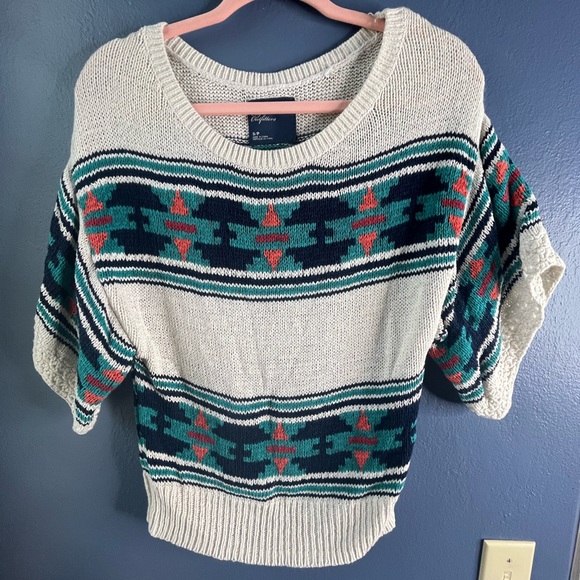 American Eagle Outfitters Sweaters - American Eagle Outfitters Patterned Crew Neck Knit Sweater short sleeve Small